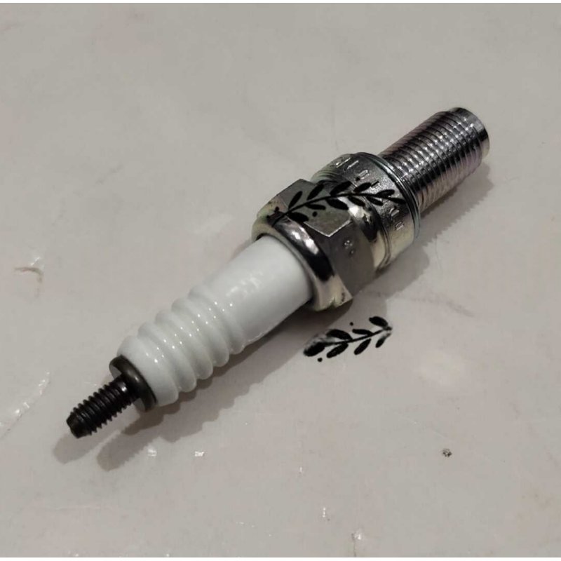 Motorcycle Spark Plug - Bujía de encendido para motocicleta Benelli